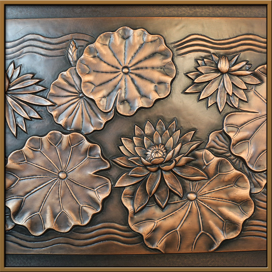 Vase chinois traditionnel vintage en cuivre représentant un lotus endormi